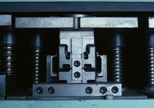 皆さんは塚本無線という会社をご存知でしょうか